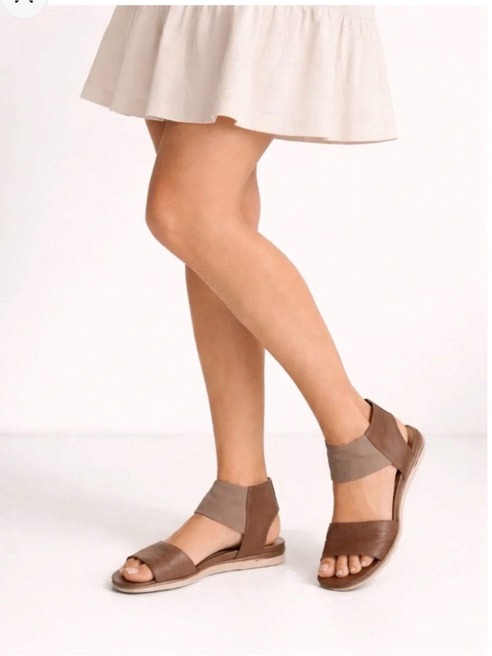 Eileen Fisher Spree Sport Leather Brown Taupe Elastic-Strap Flat Sandals. Size 8